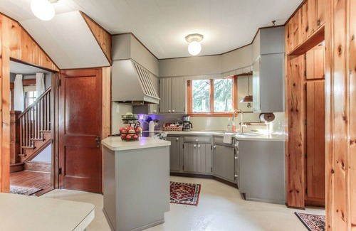 Loyalton Casa | Charming 3-bedroom house with WiFi, AC in serene Harrisburg