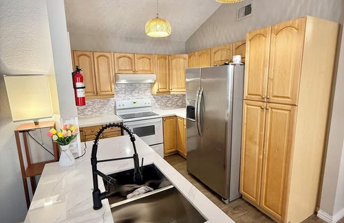 Lewisville Casa | Charming 3-bedroom house in delightful Lewisville with AC, WiFi