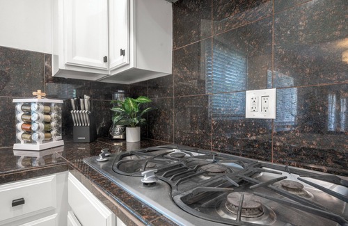 Canoga Park Casa | Charming 3-bedroom house in marvelous Los Angeles with AC