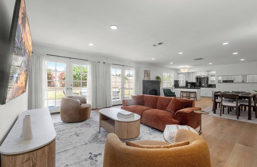 Canoga Park Casa | Charming 3-bedroom house in marvelous Los Angeles with AC