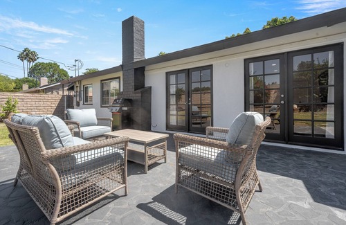 Canoga Park Casa | Charming 3-bedroom house in marvelous Los Angeles with AC