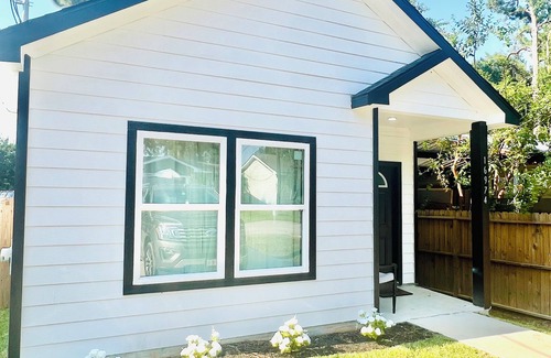 Montgomery Casa | Charming 3-bedroom Home Close to the Lake