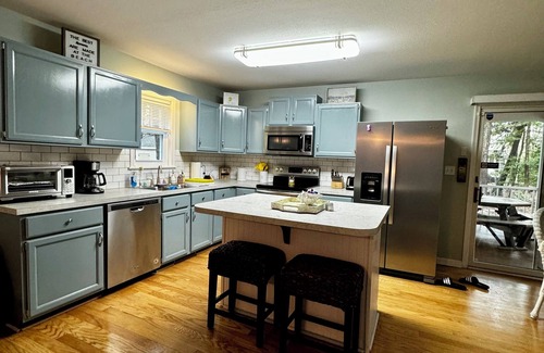 Ocean View Casa | Charming 3-bedroom house with Screened deck, Community Bay/Pool Access and more!