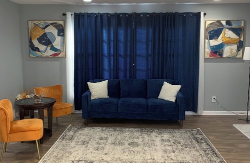 Detroit Casa | “Charming 3-Bedroom Hideaway – Your Home Away from Home Awaits!”