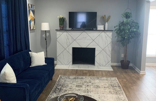 Detroit Casa | “Charming 3-Bedroom Hideaway – Your Home Away from Home Awaits!”