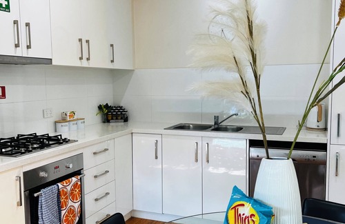 Footscray Casa | Charming 3-bedroom house in Footscray with WiFi and AC