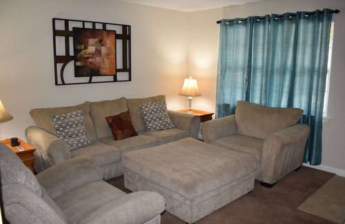 Country Club Estates Casa | Charming 3-bedroom house with AC and WiFi in Brunswick. Two night minimum stay.