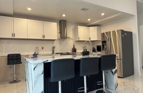 Cleveland Casa | Charming 3-bedroom house with AC, WiFi in brilliant Cleveland