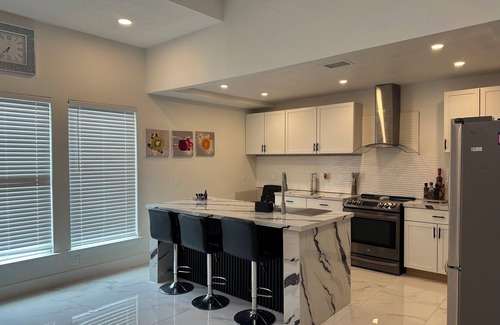 Cleveland Casa | Charming 3-bedroom house with AC, WiFi in brilliant Cleveland