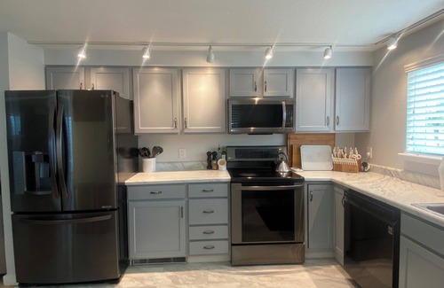 Corvallis Casa | Charming 3-bedroom house close to campus, hospital, and fun WiFi, AC, fireplace