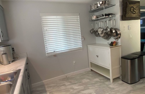 Corvallis Casa | Charming 3-bedroom house close to campus, hospital, and fun WiFi, AC, fireplace
