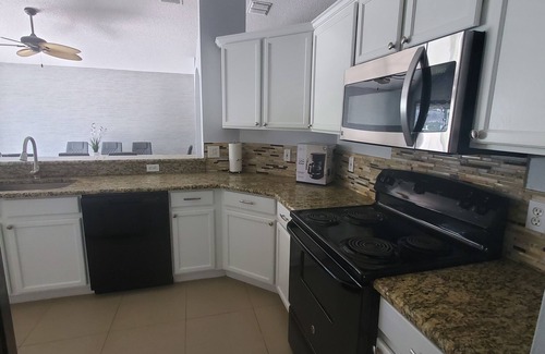 Crescent Lakes Casa | Charming 3-bedroom house with WiFi, AC, Pool, Lake View, by Disney.