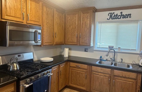 Sunrise Manor Casa | Charming 3-bedroom house with POOL and WiFi, AC in vibrant Las Vegas