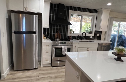 Milwaukie Casa | Charming 3-bedroom house with WiFi and AC in delightful Milwaukie!
