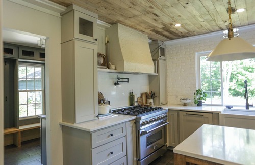 Salisbury Casa | Charming 3-bedroom home with gardens & chickens