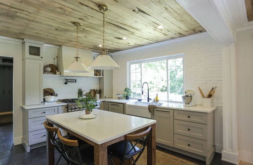 Salisbury Casa | Charming 3-bedroom home with gardens & chickens