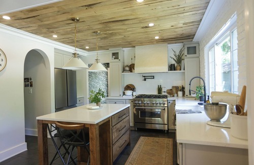 Salisbury Casa | Charming 3-bedroom home with gardens & chickens