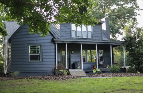 Salisbury Casa | Charming 3-bedroom home with gardens & chickens