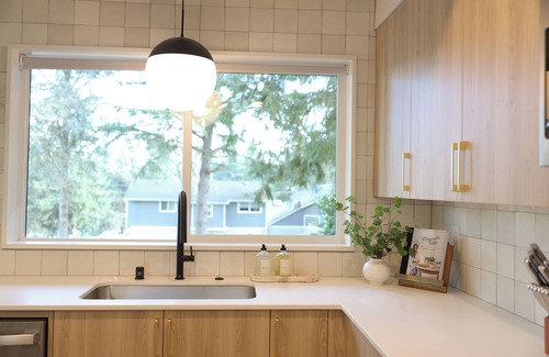 Lincoln Casa | Charming 3-bedroom House with Fire Place - Heart of Vancouver