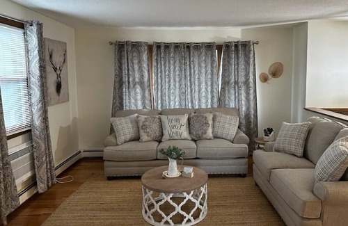 Waterbury Casa | Charming 3-bedroom house in Waterbury with WiFi, AC