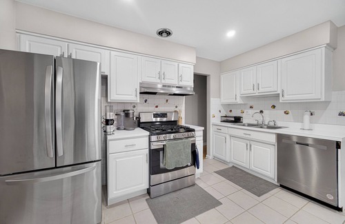 Glenview Casa | "Charming 3-Bedroom Home