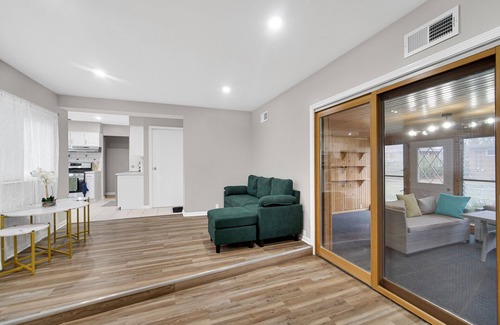 Glenview Casa | "Charming 3-Bedroom Home