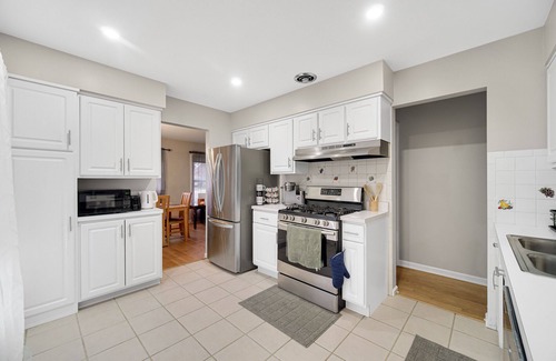 Glenview Casa | "Charming 3-Bedroom Home