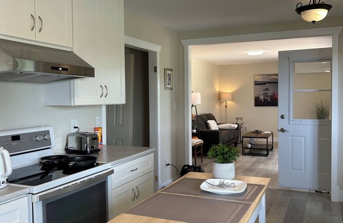 Hampton Casa | Charming 3-bedroom Home w/ WiFi, AC in Adorable Hampton-Victoria by the Sea