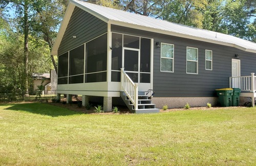 Darien Casa | Charming 3-bedroom home within walking distance to downtown area/FLETC friendly