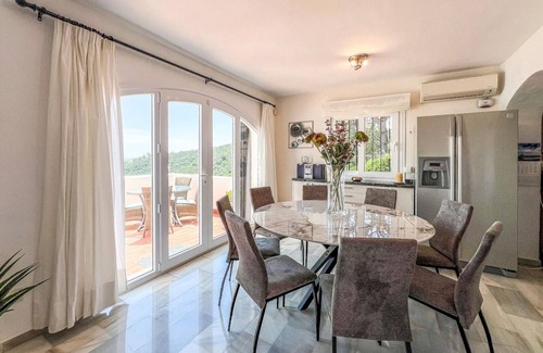 Estepona Villa | Encantadora casa de 3 habitaciones con piscina privada en Estepona