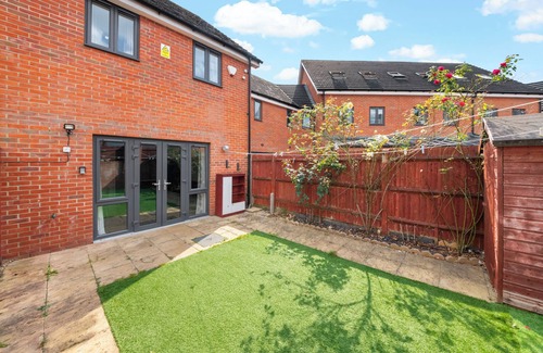 Reading City Centre Casa | Charming 3 Bedroom House in Reading