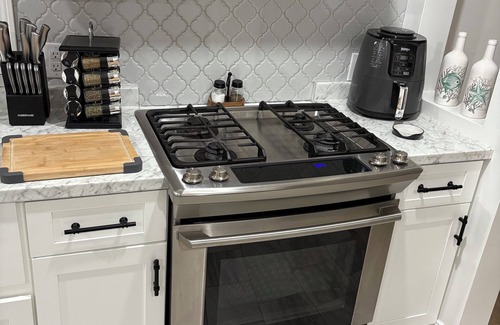 Brockton Casa | Charming 3-bedroom house with fast WiFi and is pet-friendly in Brockton