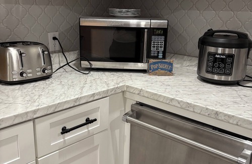 Brockton Casa | Charming 3-bedroom house with fast WiFi and is pet-friendly in Brockton