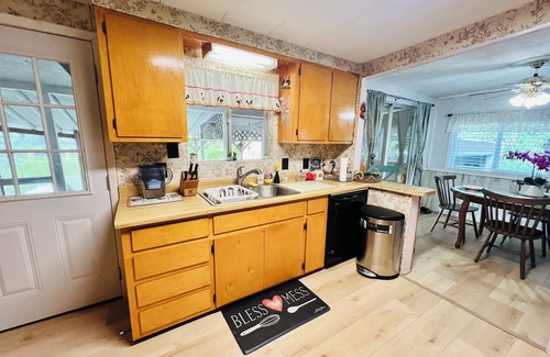 Freeport Casa | Charming 3-bedroom house with WiFi, AC in amazing Freeport Oyster Creek