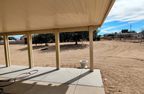 Hesperia Casa | Charming 3-bedroom house with WiFi and AC in Hesperia