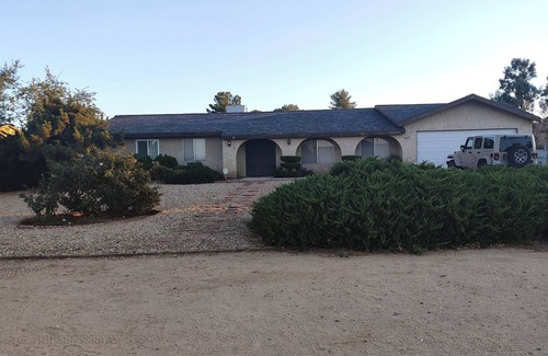 Hesperia Casa | Charming 3-bedroom house with WiFi and AC in Hesperia