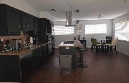 Kenner - Louis Armstrong International Airport Casa | Charming 3-bedroom house with WiFi, fitness room in peaceful Metairie