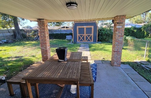 Kenner - Louis Armstrong International Airport Casa | Charming 3-bedroom house with WiFi, fitness room in peaceful Metairie