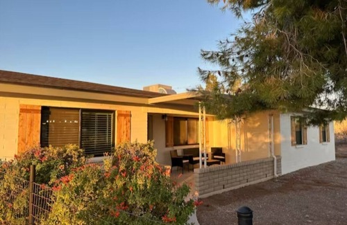 Surprise Casa | Charming 3-bedroom house in rural Surprise, 20 minutes to Spring training games.
