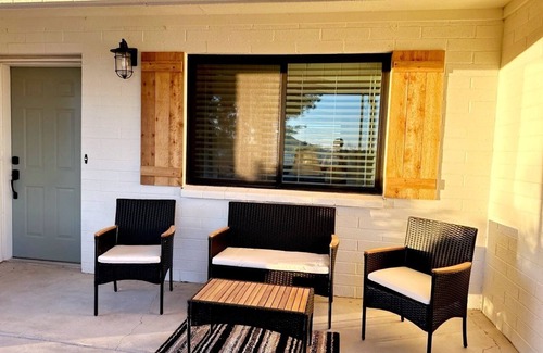 Surprise Casa | Charming 3-bedroom house in rural Surprise, 20 minutes to Spring training games.