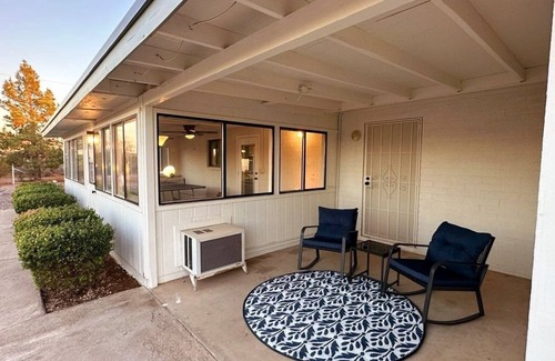 Surprise Casa | Charming 3-bedroom house in rural Surprise, 20 minutes to Spring training games.