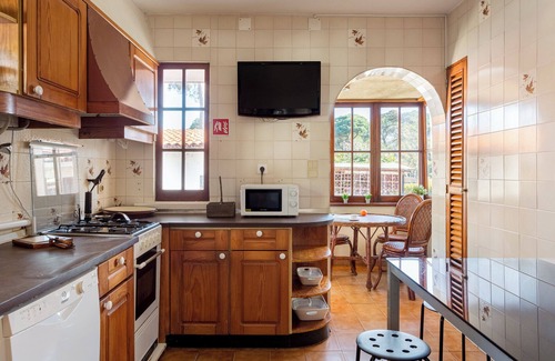 Banzao Apartamento | Charming 3-Bedroom House with Annex, BBQ and Terrace