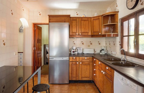 Banzao Apartamento | Charming 3-Bedroom House with Annex, BBQ and Terrace