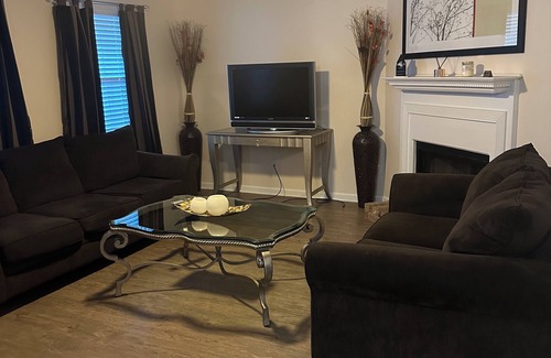 Riverdale Casa | Charming 3-bedroom house with AC and WiFi in brilliant Atlanta