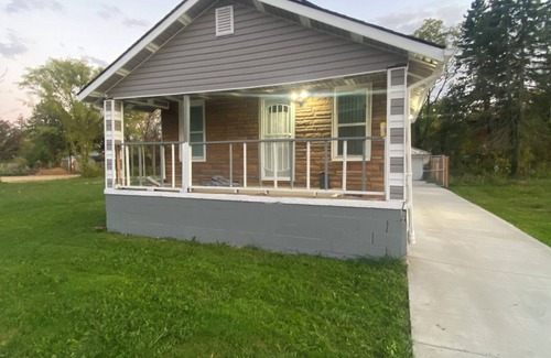Detroit Casa | Charming 3-bedroom house in welcoming Detroit with WiFi, AC