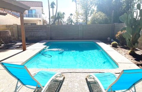Artemina Casa | Charming 3-bedroom house in Gilbert by beautiful lakes with AC