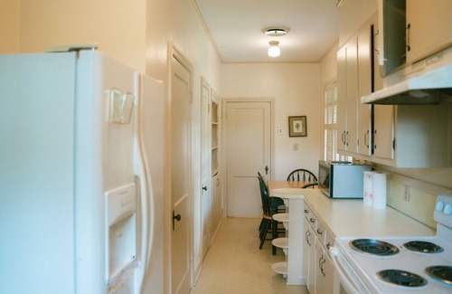 Tougaloo Casa | Charming 3-bedroom house in pleasant Jackson with AC, WiFi