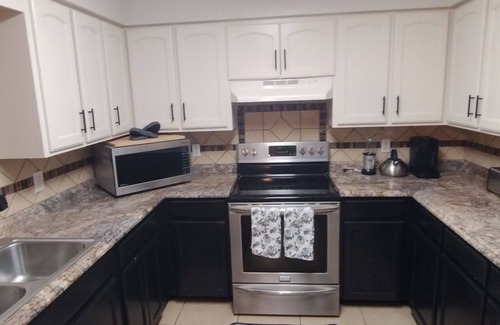 McAllen Casa | Charming 3-bedroom house in lovely McAllen with AC, WiFi, Swimming pool.