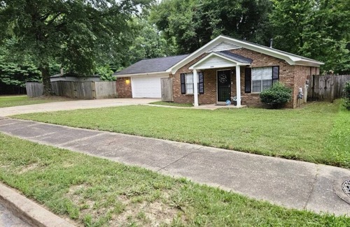 Raleigh Casa | Charming 3-bedroom house with WiFi, AC in fabulous Memphis