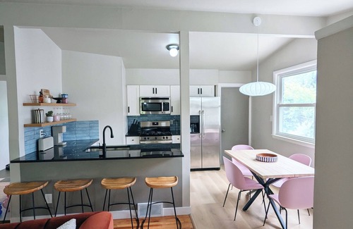 Pontiac Casa | Charming 3-bedroom house with WiFi, fitness room in Pontiac